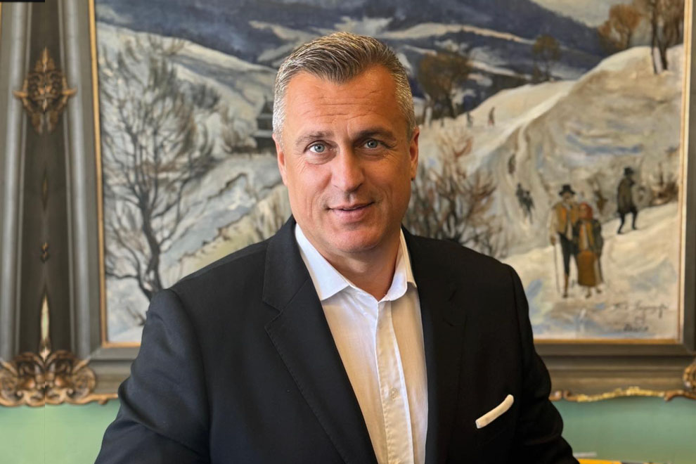 Andrej Danko oznamuje návrh na vznik Národného mediálneho úradu počas tlačovej konferencie SNS